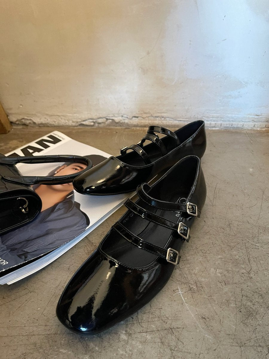 Strappy Buckle Detail Flat Shoes