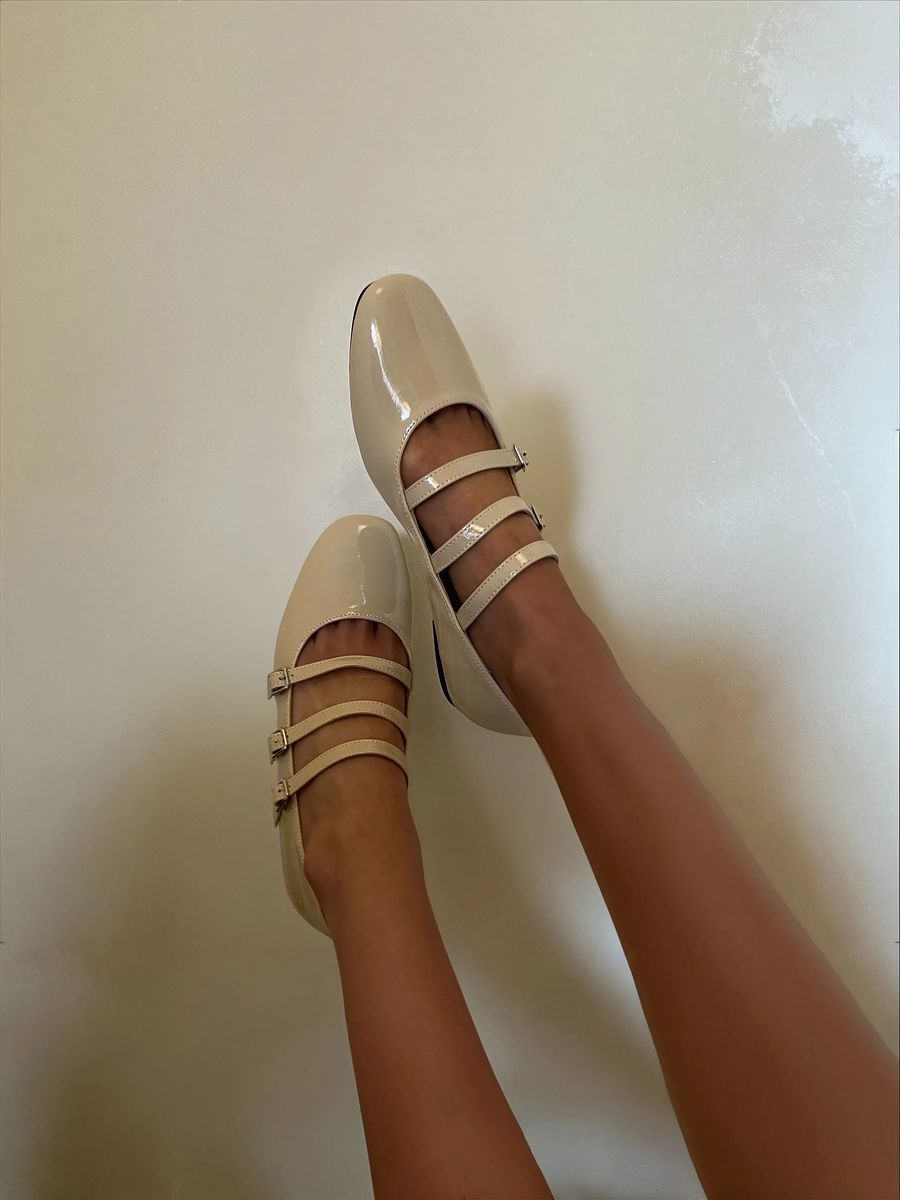 Strappy Buckle Detail Flat Shoes