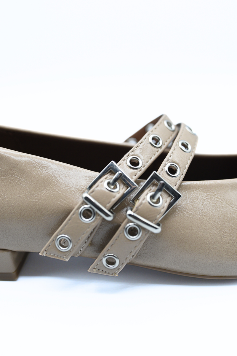 Low Heel Double Buckle Eyelet Strap Pointed Flat Shoes
