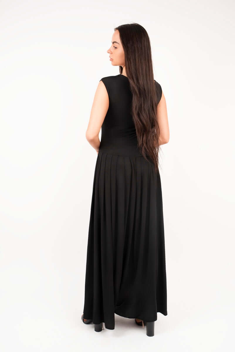 Short Sleeve Pleated Relaxed Maxi Dress by Moda